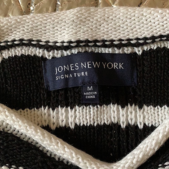 JONES 100%ACRYLIC KNIT BLACK & WHITE STRIPE SWEATER - Picture 3 of 3